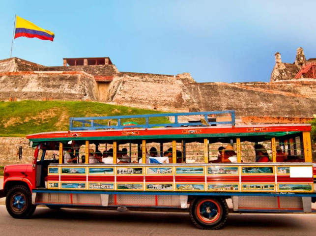 Party chiva in Cartagena