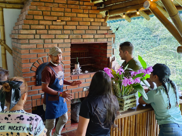 Guide explaining the Rodizio experience surrounded by nature.